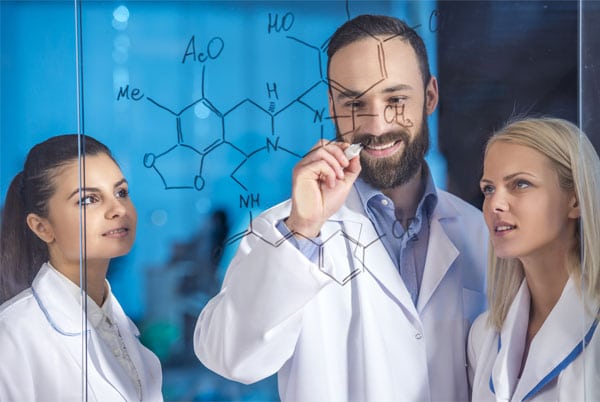 Laboratory scientists with team leader