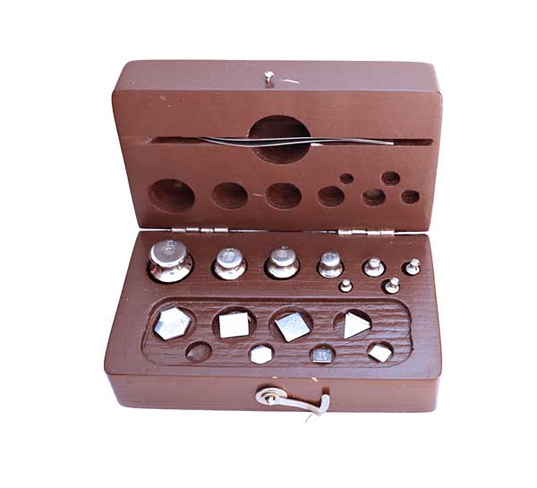 Set of standard calibrated weights
