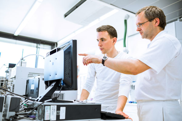 Training on sophisticated analysis instrument