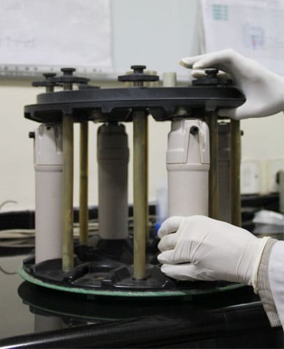 Tube-being-mounted-in-the-holder-rack
