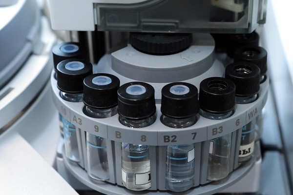 Vials in autosampler tray